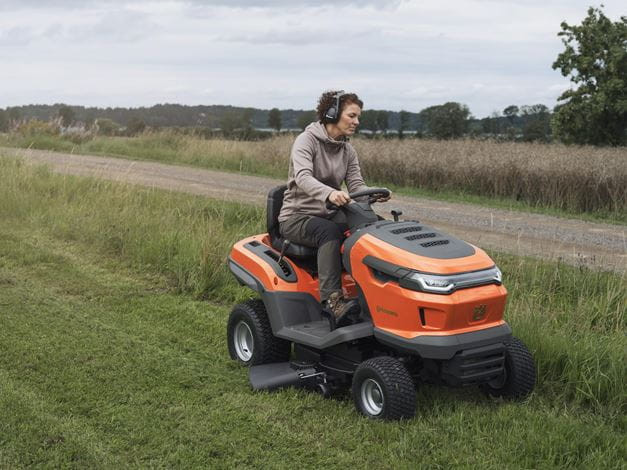  Husqvarna TS 215T fűnyíró traktor – A kertek tökéletes partnere